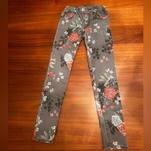 Gorgeous Girls Gap Gray and Pink Skinny Jeans with Floral Pattern